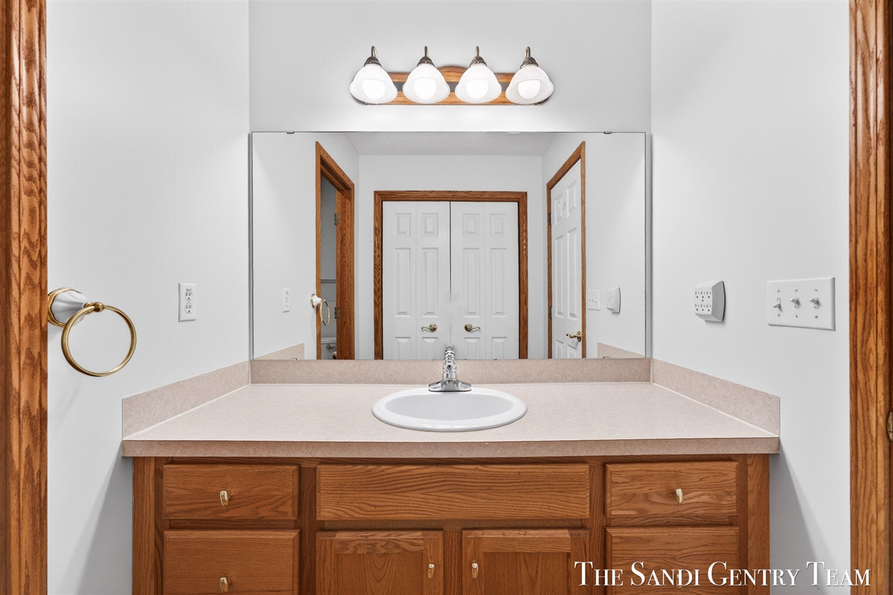 17101 Grandview Drive, Spring Lake, MI, 49456-9026