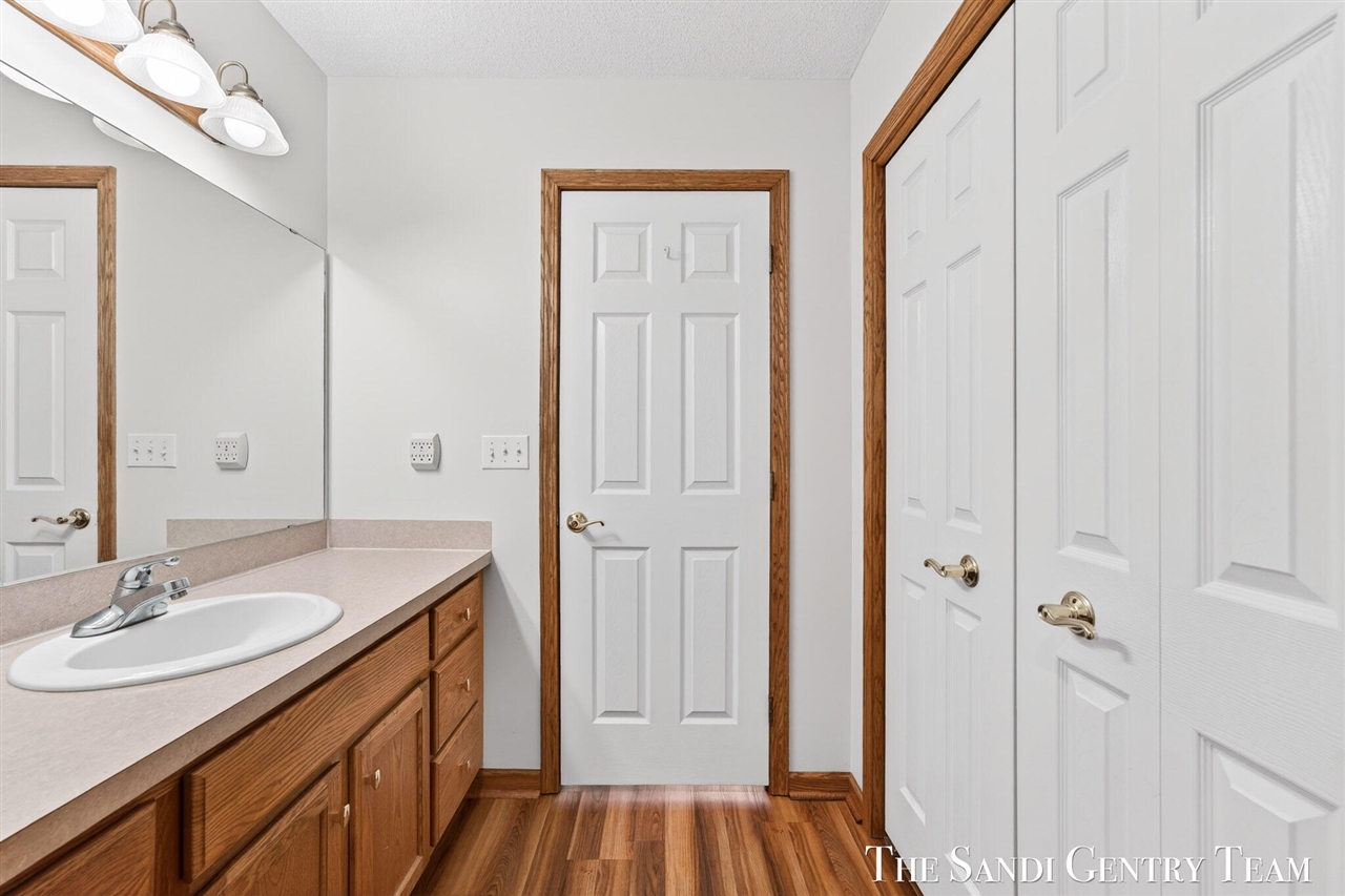 17101 Grandview Drive, Spring Lake, MI, 49456-9026