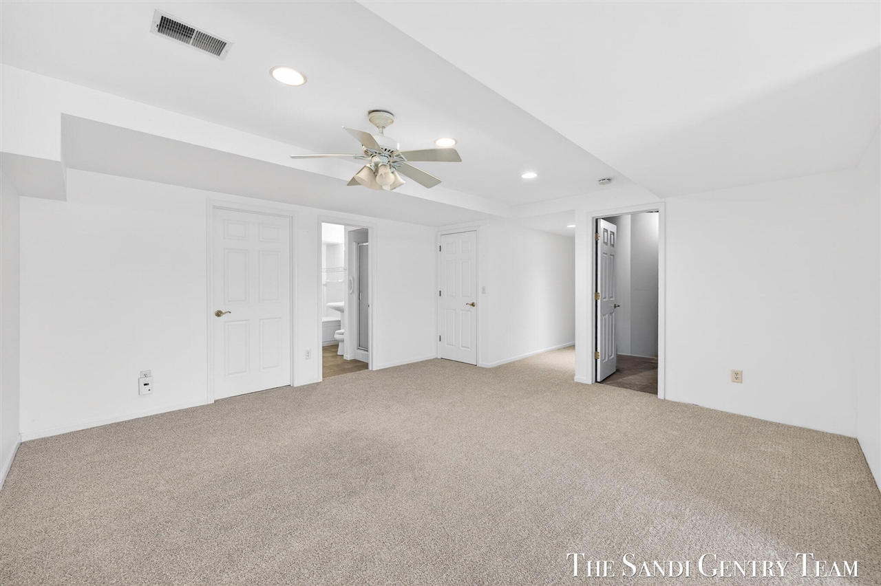 17101 Grandview Drive, Spring Lake, MI, 49456-9026