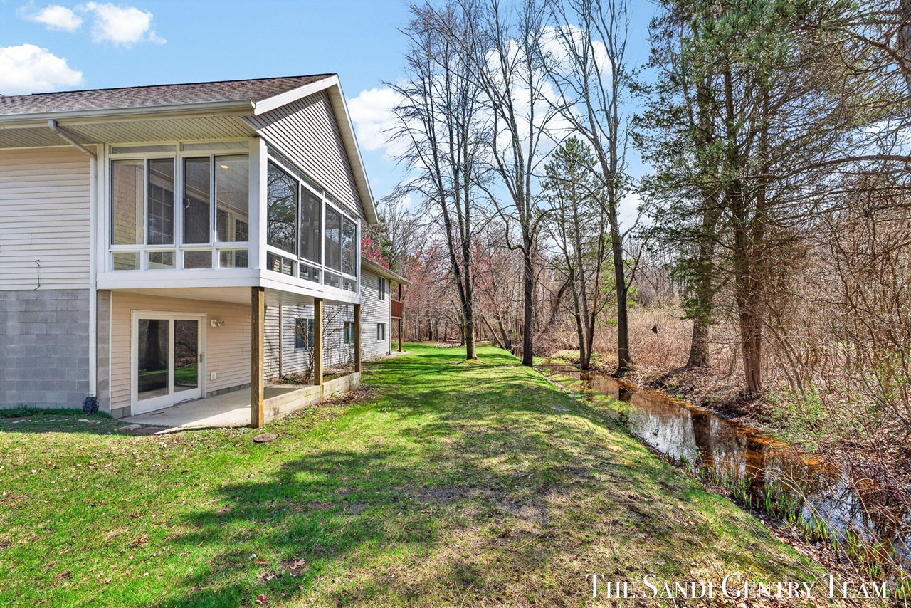 17101 Grandview Drive, Spring Lake, MI, 49456-9026