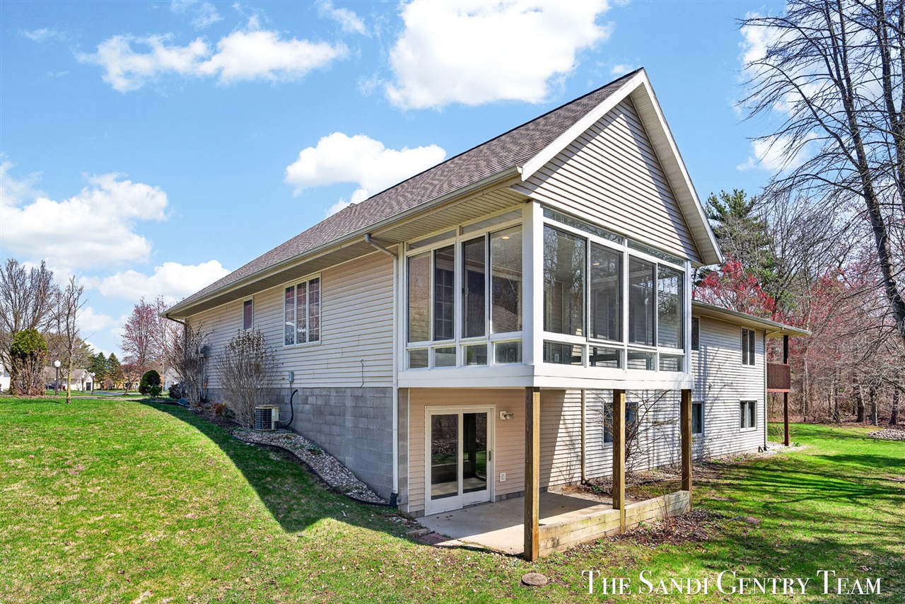 17101 Grandview Drive, Spring Lake, MI, 49456-9026