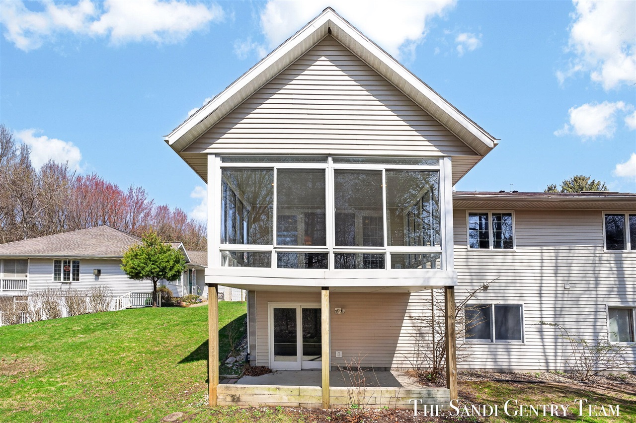 17101 Grandview Drive, Spring Lake, MI, 49456-9026