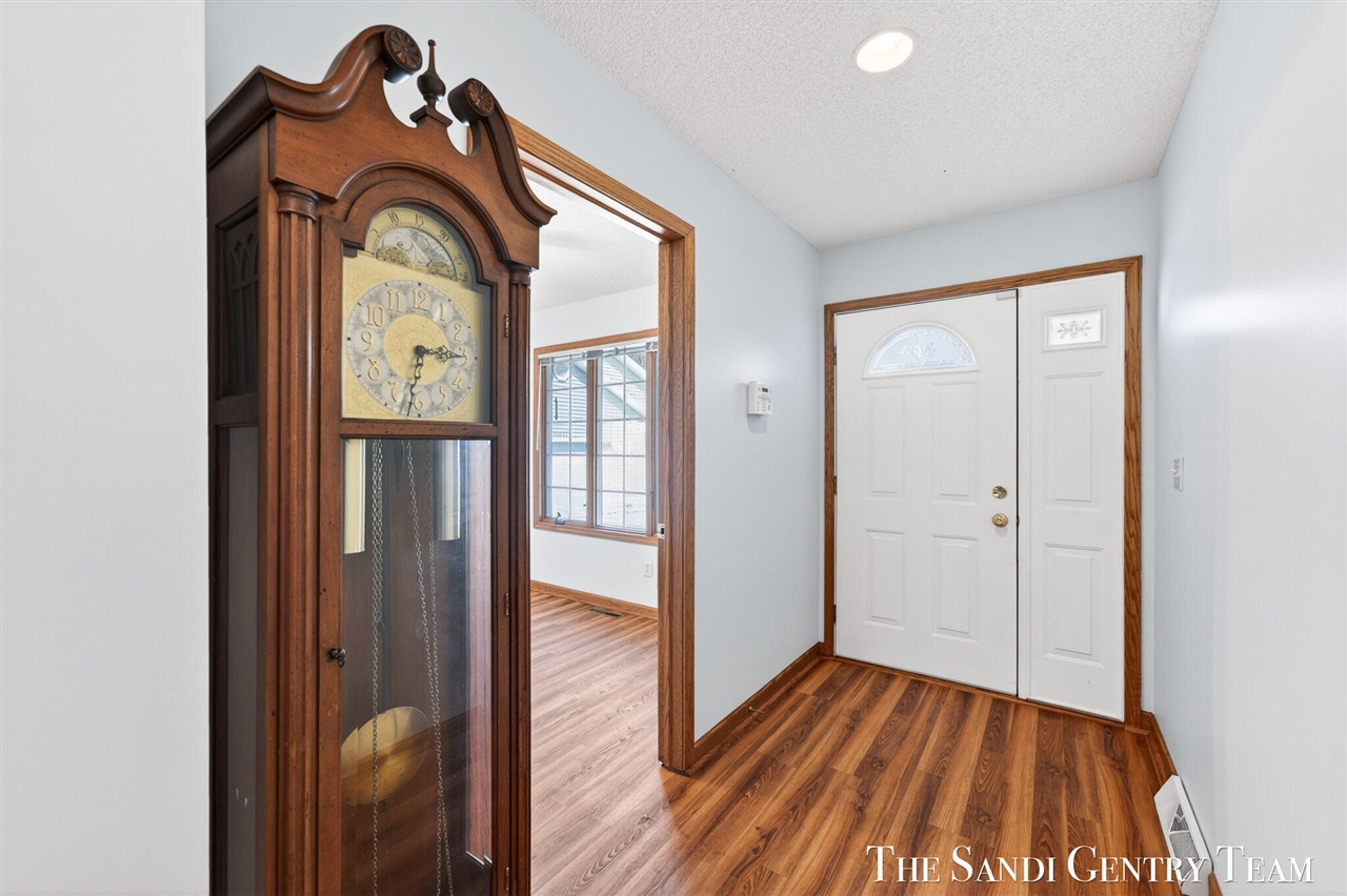 17101 Grandview Drive, Spring Lake, MI, 49456-9026