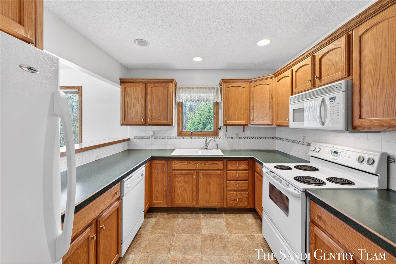 17101 Grandview Drive, Spring Lake, MI, 49456-9026