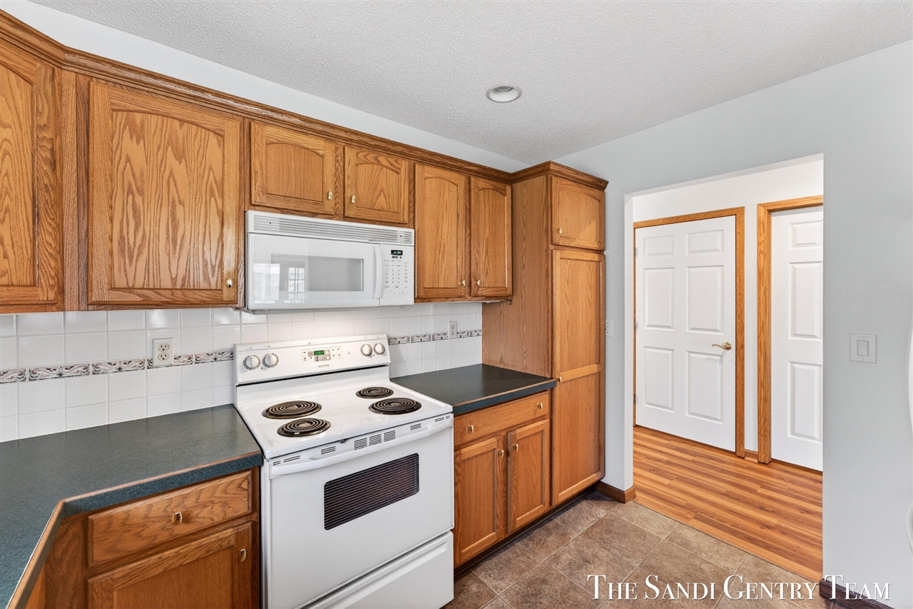 17101 Grandview Drive, Spring Lake, MI, 49456-9026