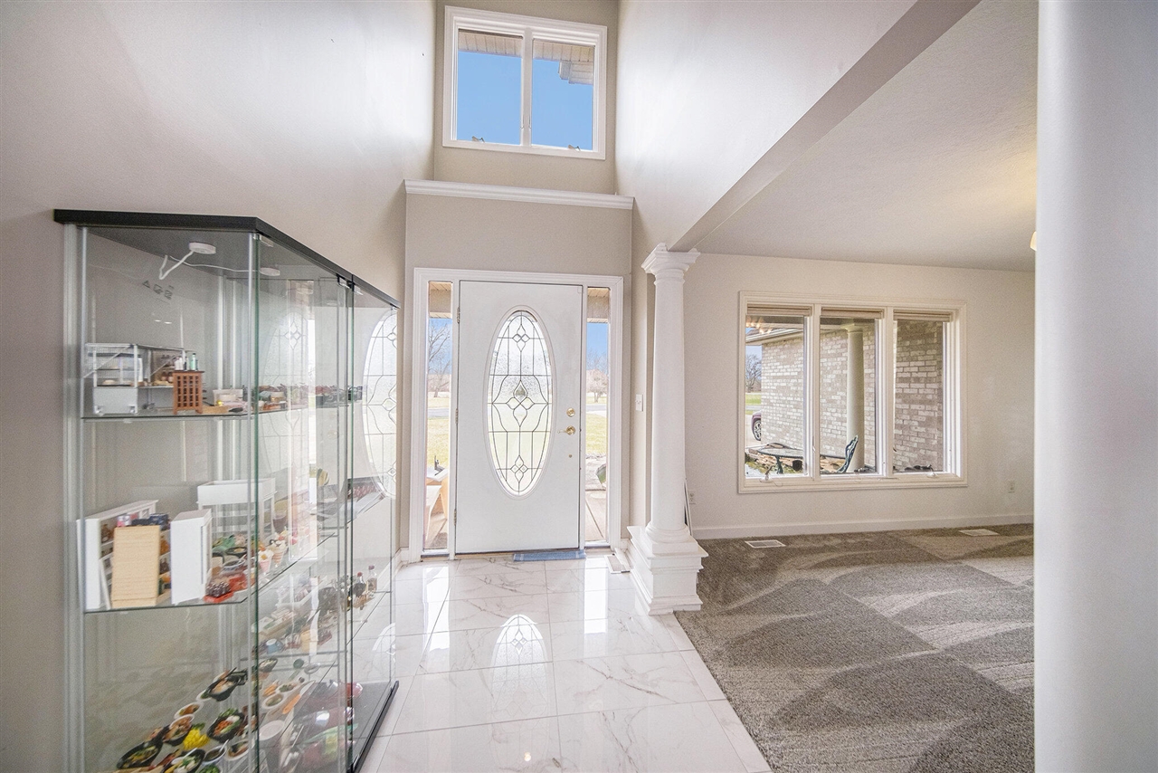 17 Coronado Drive, Jackson, MI, 49201-9842