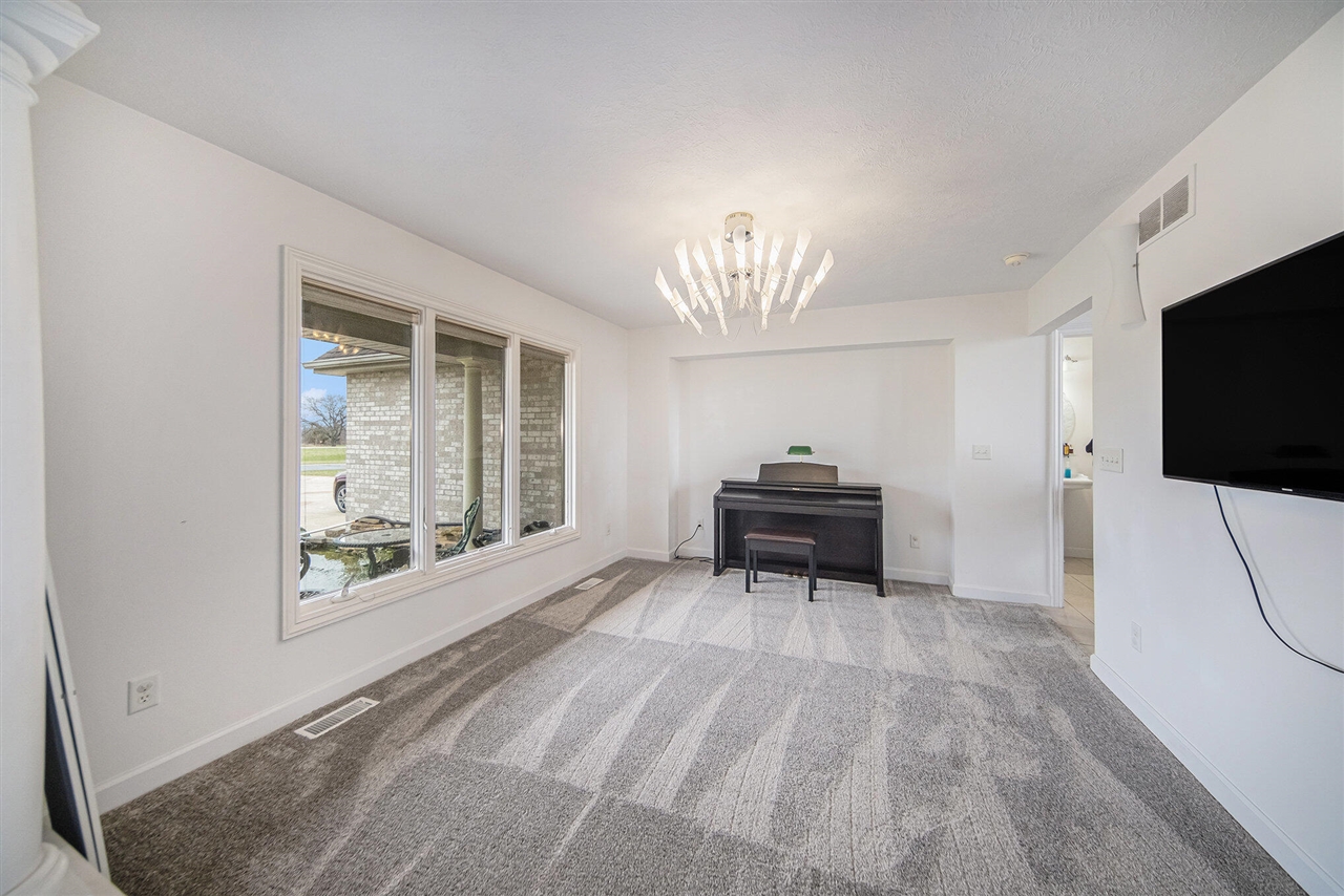 17 Coronado Drive, Jackson, MI, 49201-9842