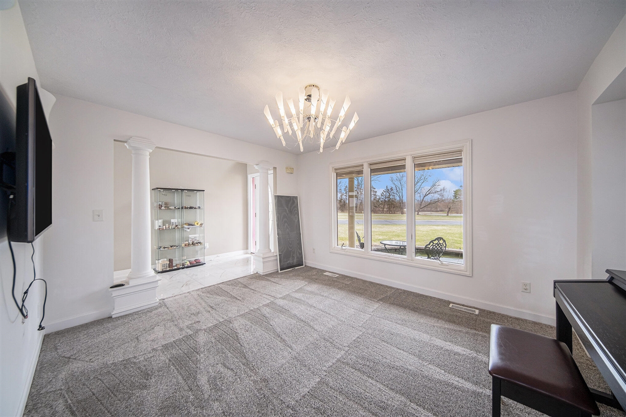 17 Coronado Drive, Jackson, MI, 49201-9842