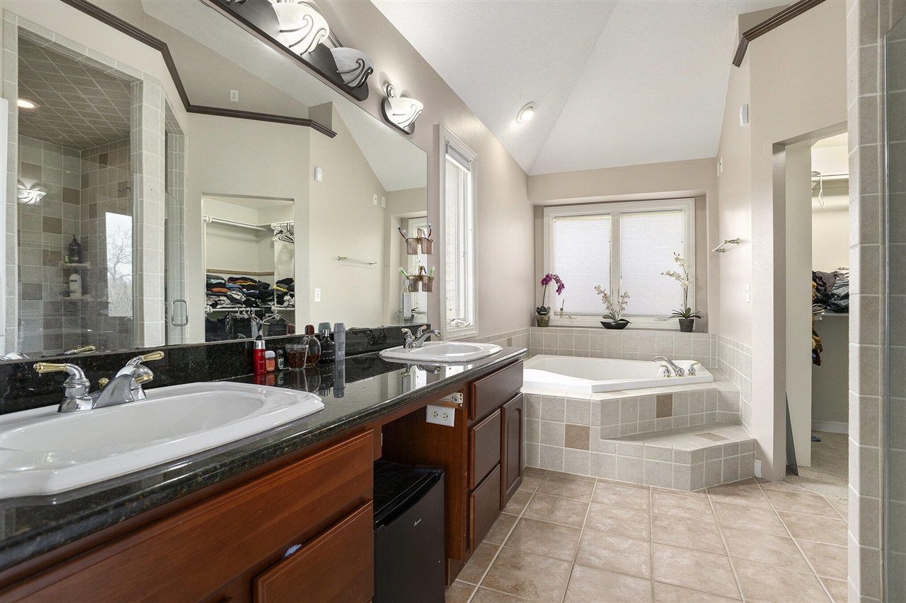 17 Coronado Drive, Jackson, MI, 49201-9842