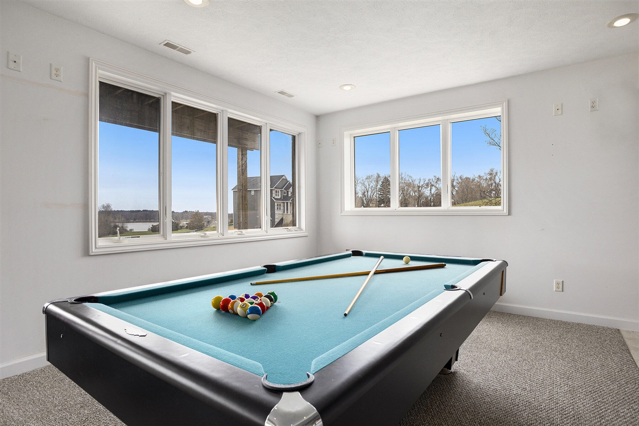 17 Coronado Drive, Jackson, MI, 49201-9842