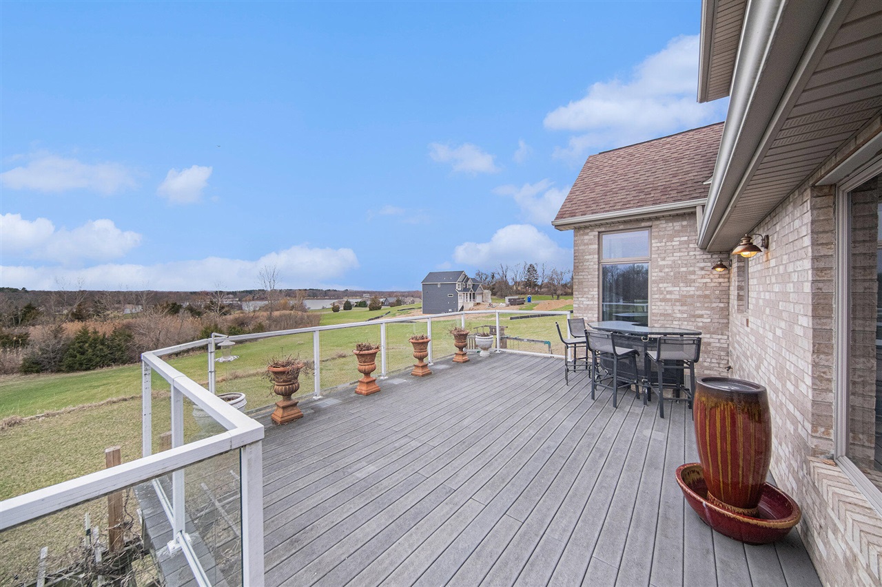 17 Coronado Drive, Jackson, MI, 49201-9842