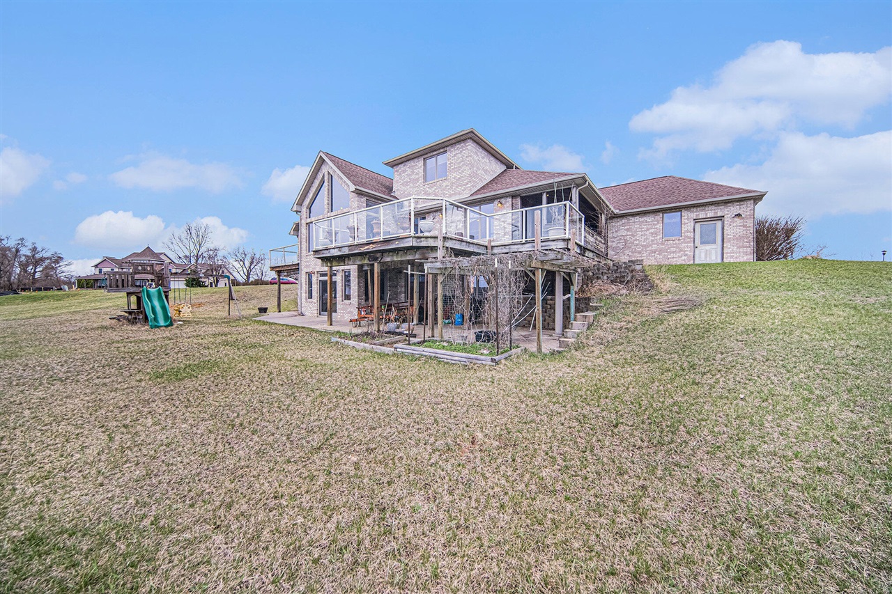 17 Coronado Drive, Jackson, MI, 49201-9842