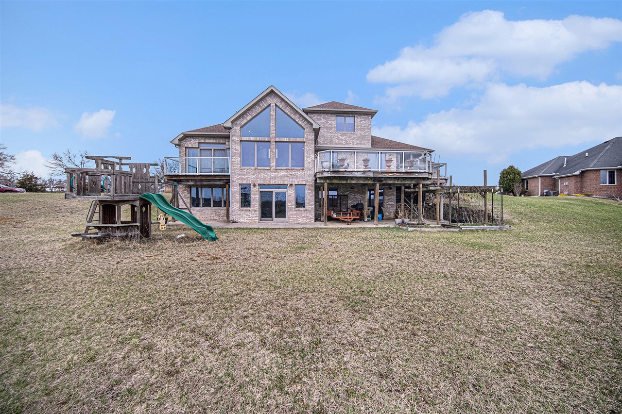 17 Coronado Drive, Jackson, MI, 49201-9842