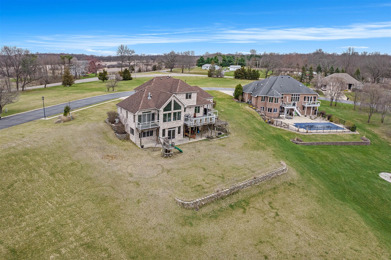 17 Coronado Drive, Jackson, MI, 49201-9842