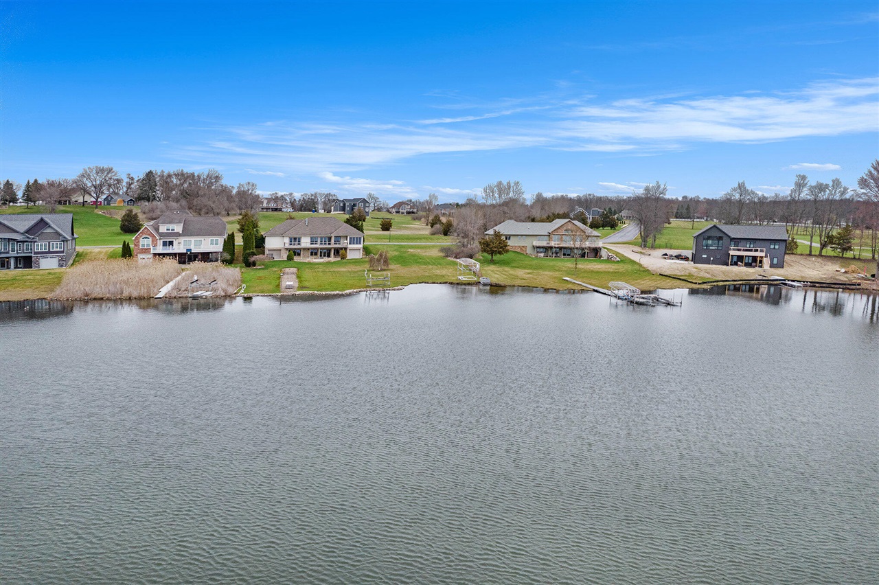 17 Coronado Drive, Jackson, MI, 49201-9842
