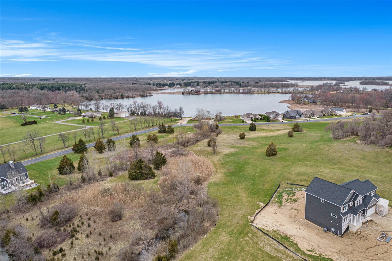 17 Coronado Drive, Jackson, MI, 49201-9842