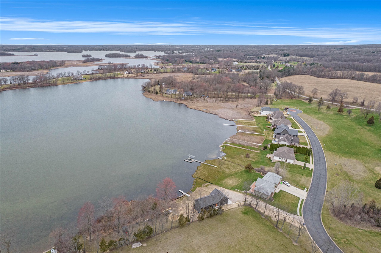 17 Coronado Drive, Jackson, MI, 49201-9842