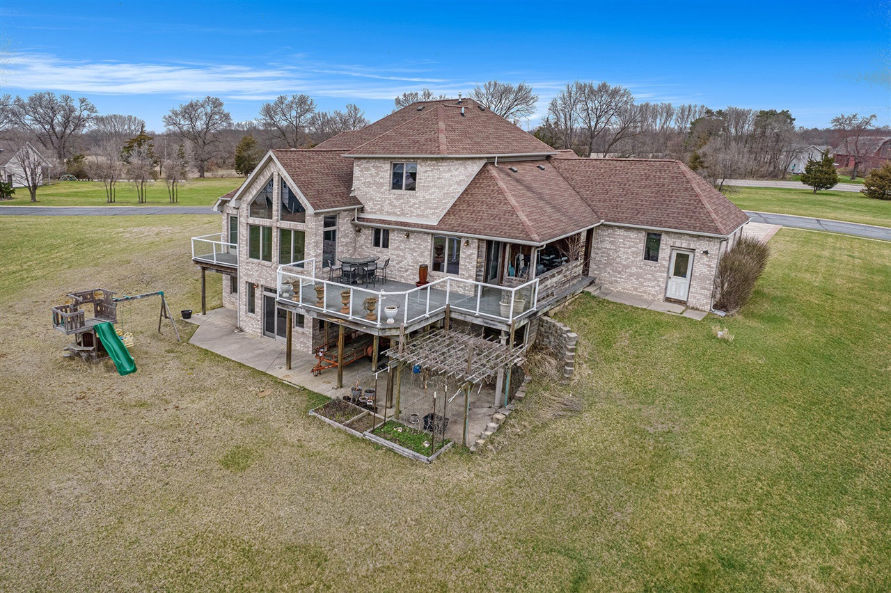 17 Coronado Drive, Jackson, MI, 49201-9842