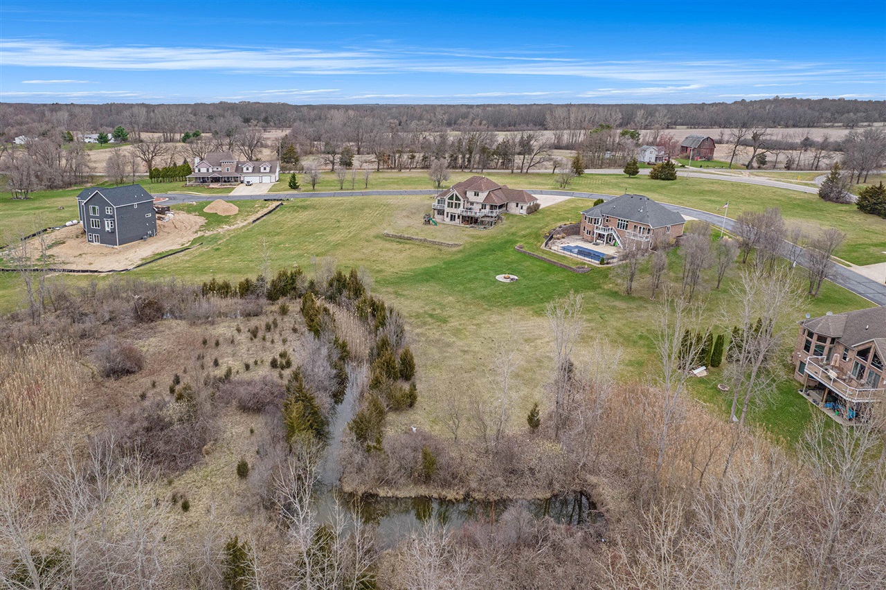 17 Coronado Drive, Jackson, MI, 49201-9842
