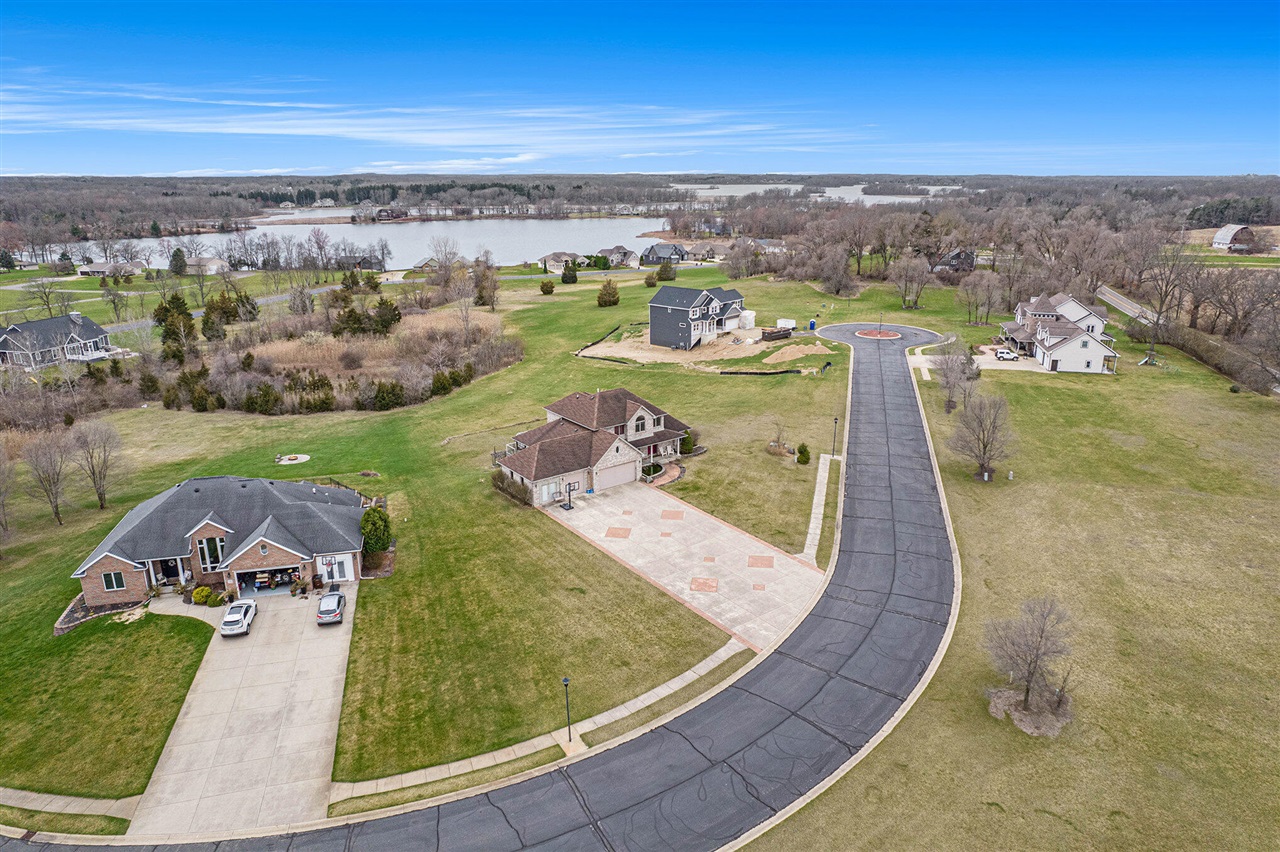 17 Coronado Drive, Jackson, MI, 49201-9842