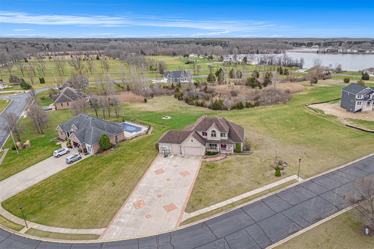 17 Coronado Drive, Jackson, MI, 49201-9842