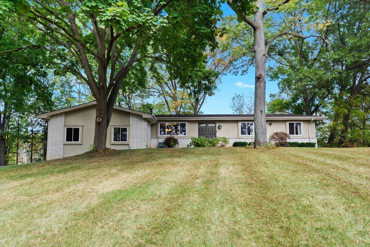 10932 Green Oaks Drive, South Lyon, MI, 48178-9345