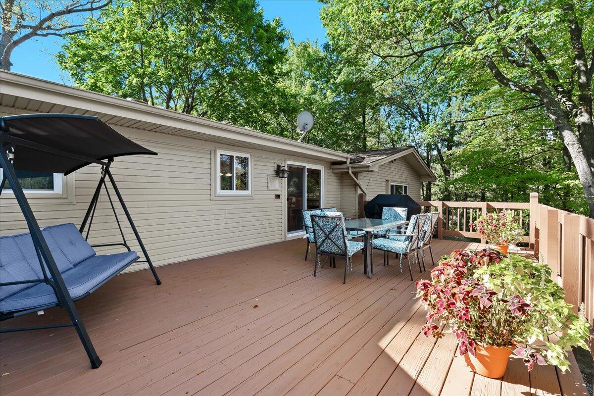 10932 Green Oaks Drive, South Lyon, MI, 48178-9345