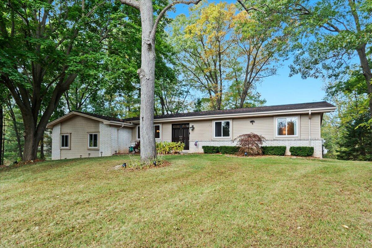 10932 Green Oaks Drive, South Lyon, MI, 48178-9345