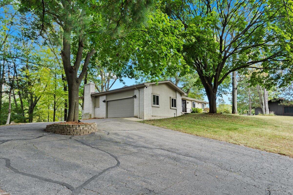 10932 Green Oaks Drive, South Lyon, MI, 48178-9345