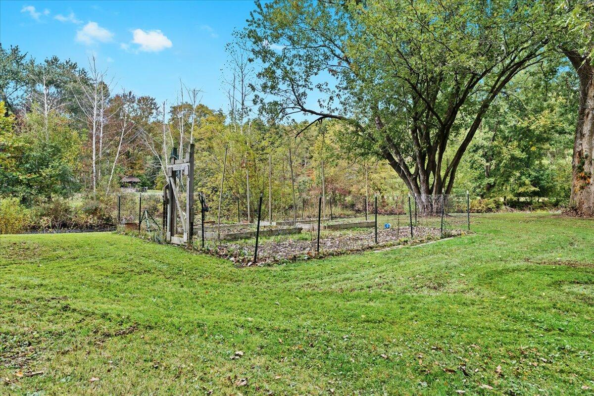 10932 Green Oaks Drive, South Lyon, MI, 48178-9345