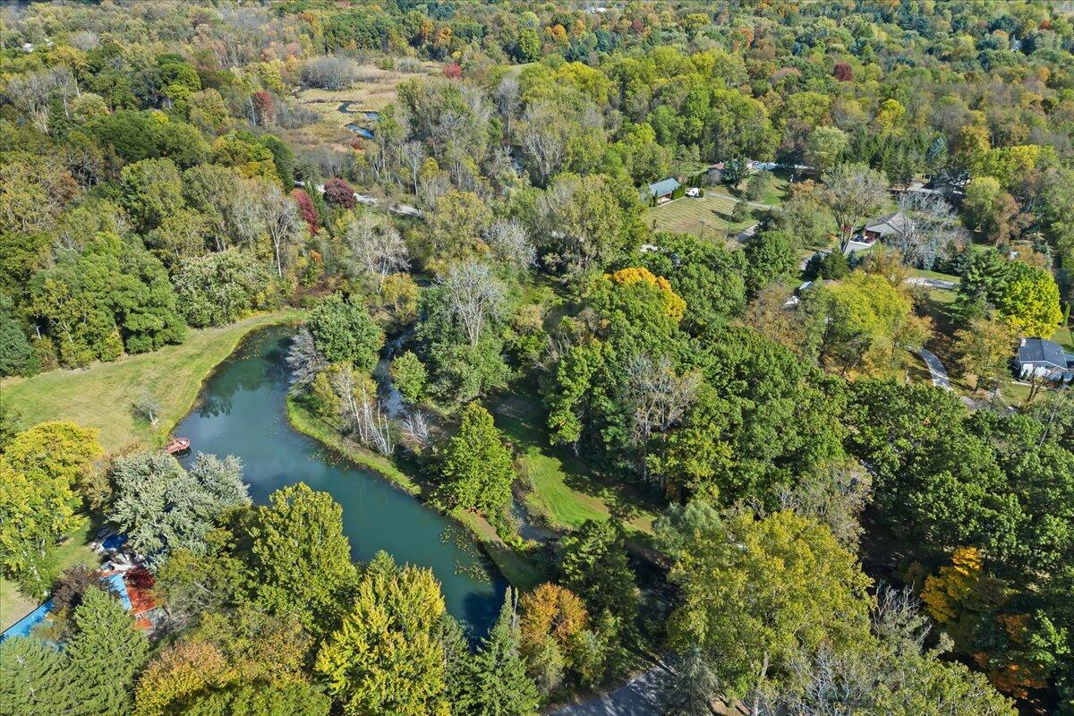 10932 Green Oaks Drive, South Lyon, MI, 48178-9345