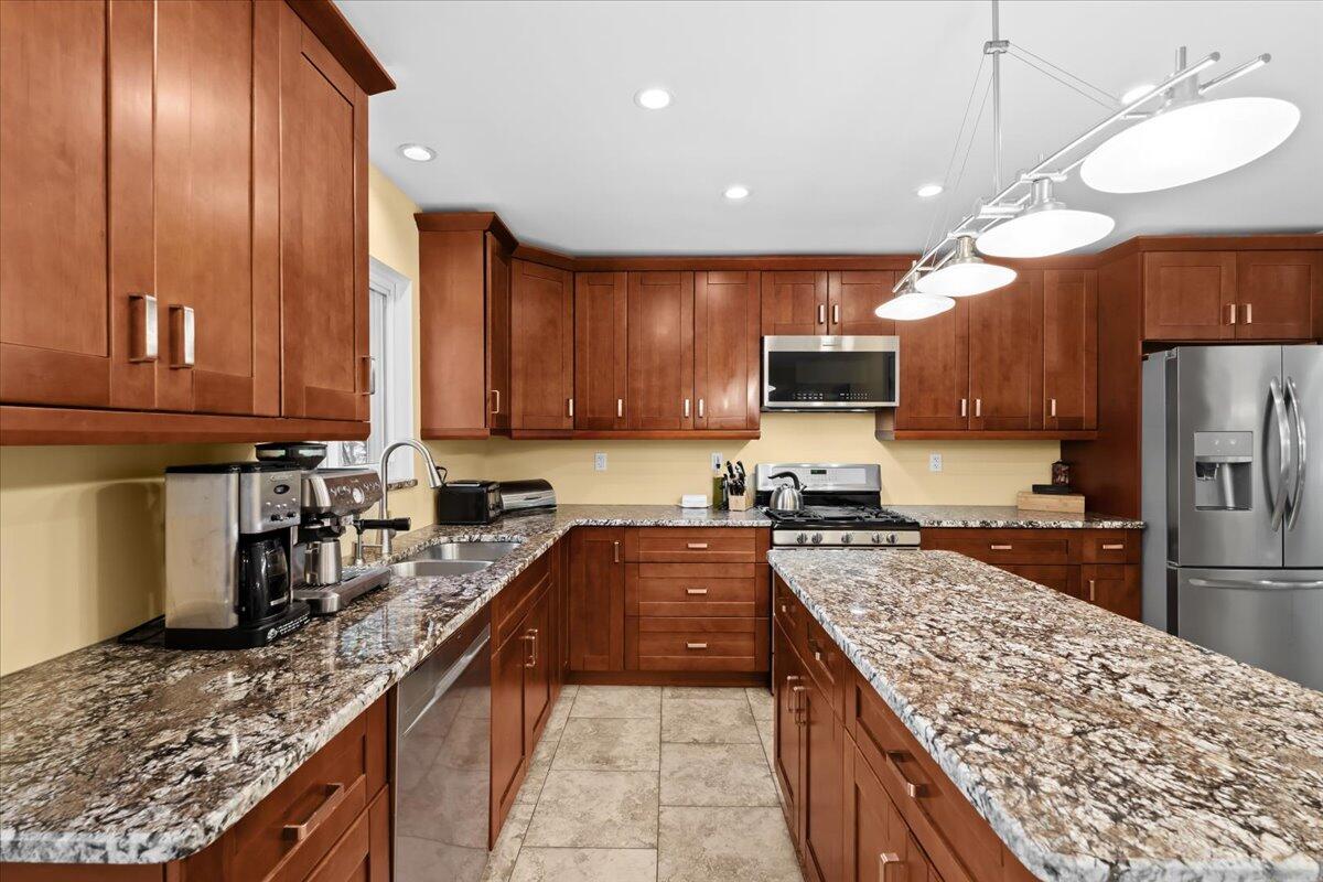 10932 Green Oaks Drive, South Lyon, MI, 48178-9345