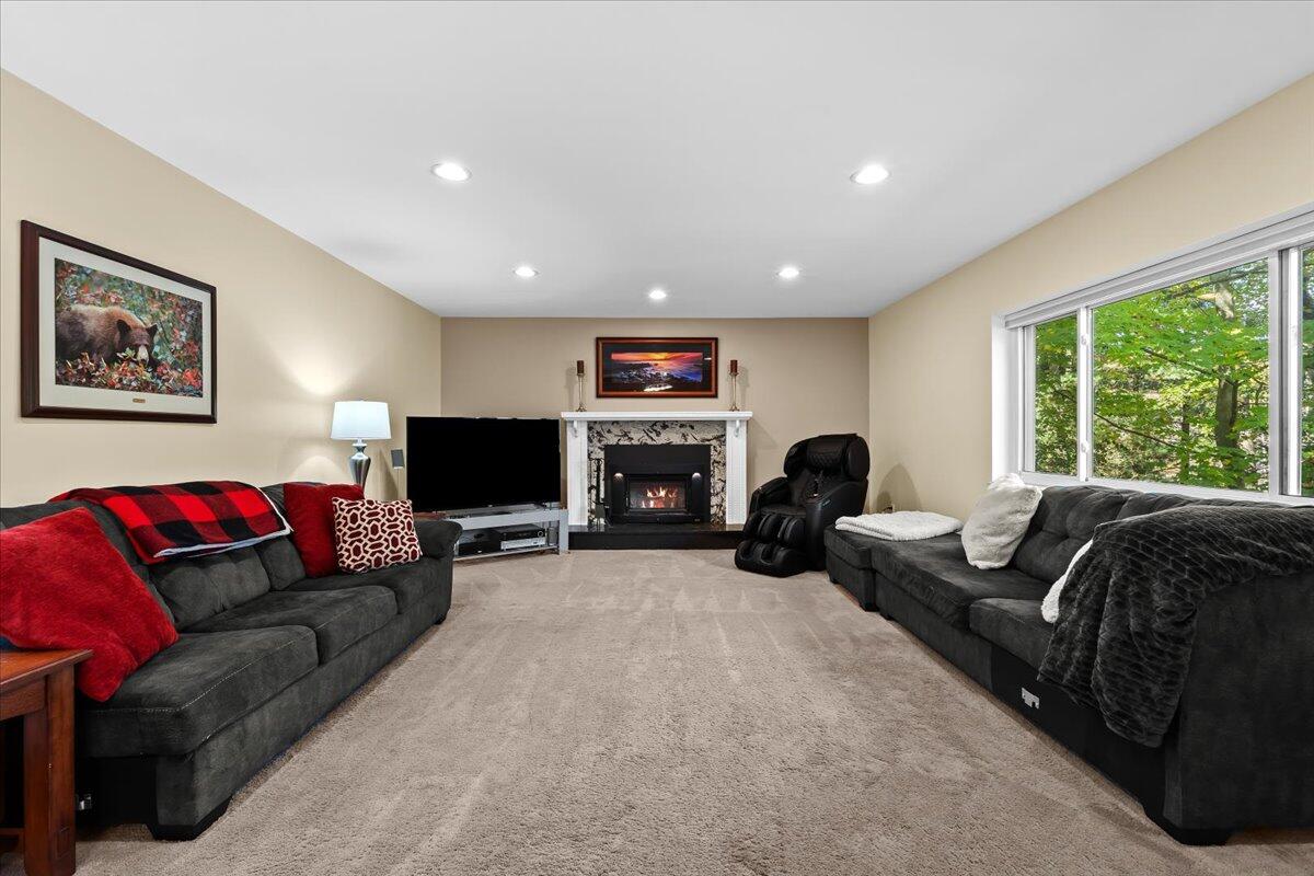 10932 Green Oaks Drive, South Lyon, MI, 48178-9345