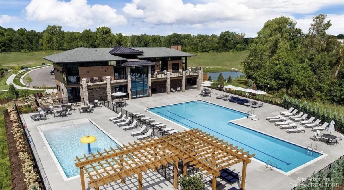 3212 Brackley Drive, Ann Arbor, MI, 48105-1181