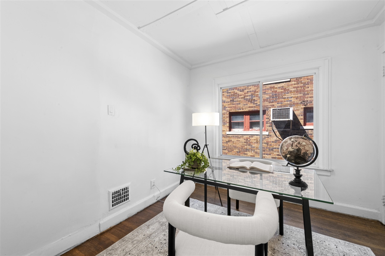 5541 Grayton Street, Detroit, MI, 48224-2151