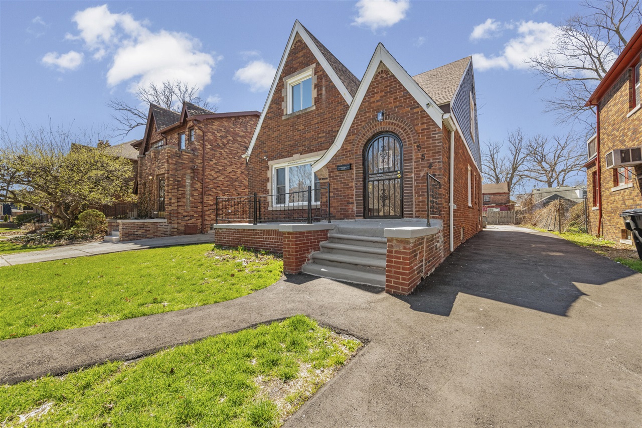 5541 Grayton Street, Detroit, MI, 48224-2151