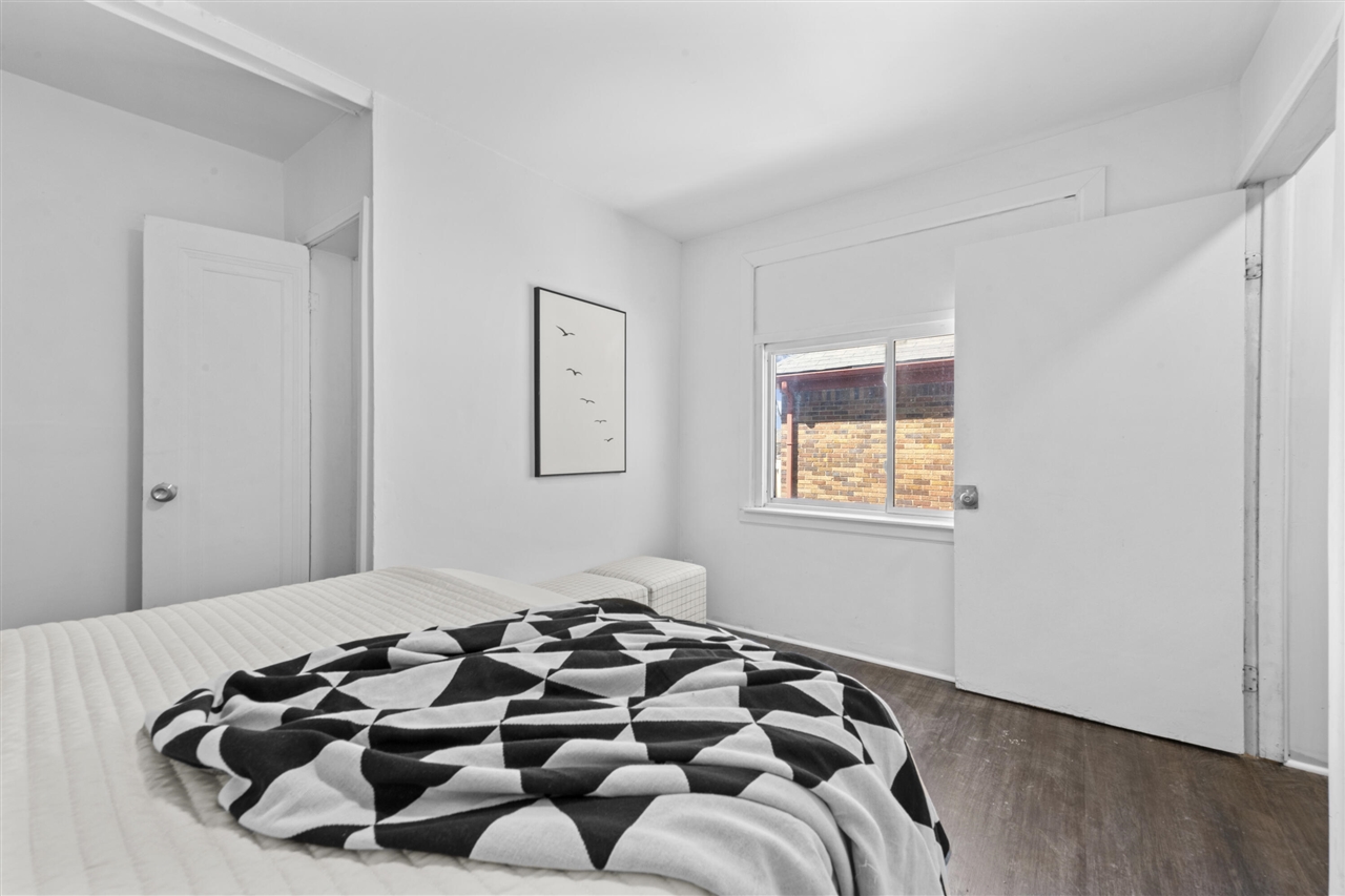 5541 Grayton Street, Detroit, MI, 48224-2151