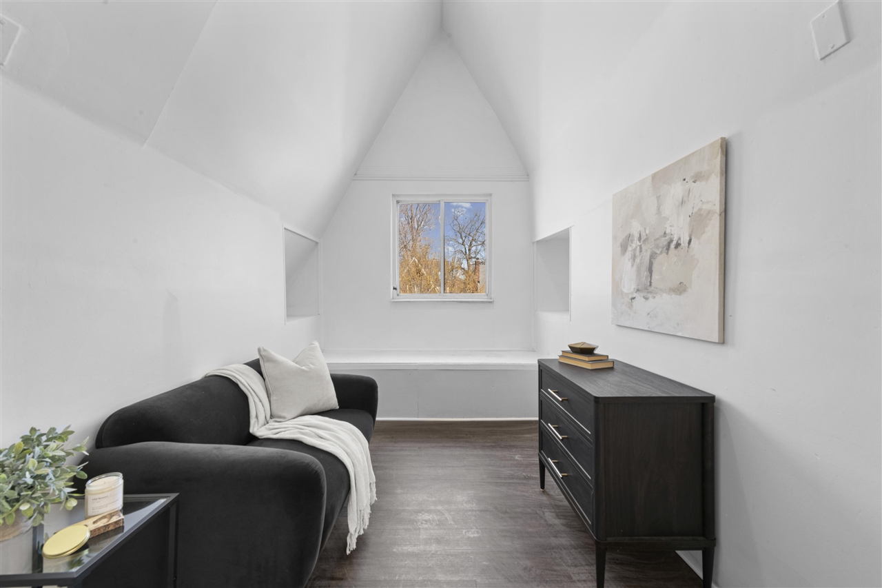 5541 Grayton Street, Detroit, MI, 48224-2151