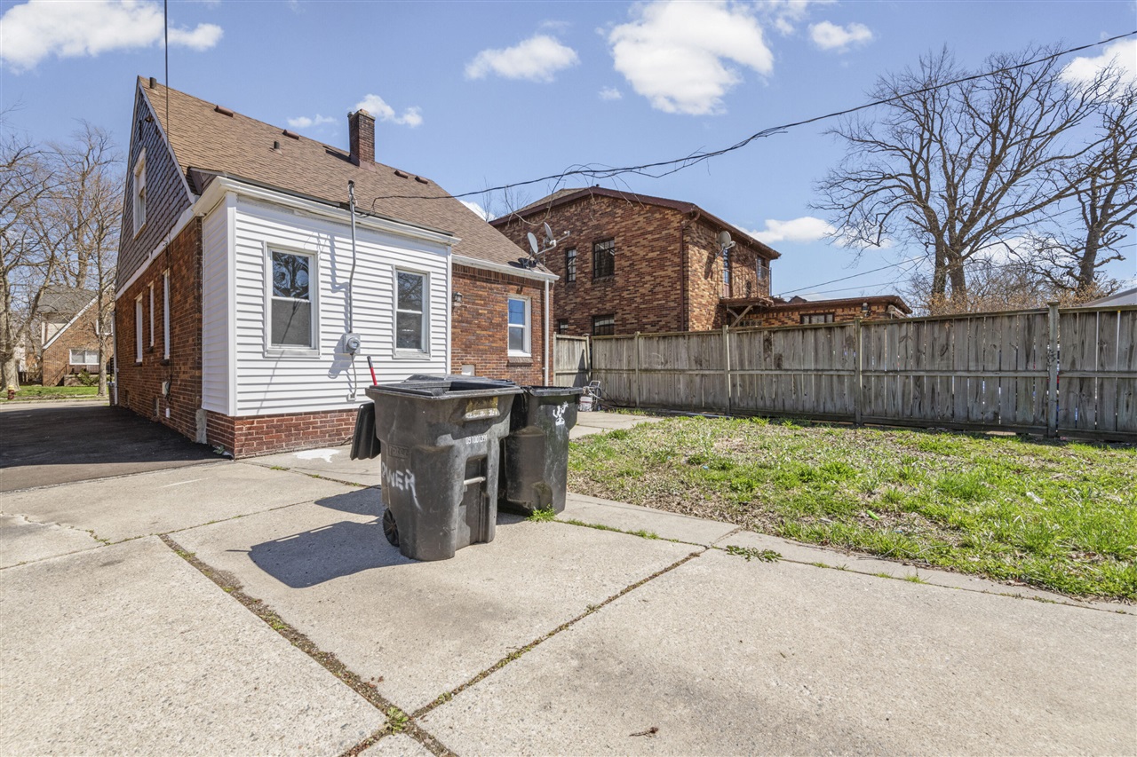 5541 Grayton Street, Detroit, MI, 48224-2151