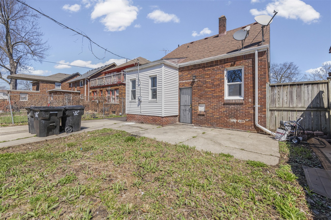 5541 Grayton Street, Detroit, MI, 48224-2151