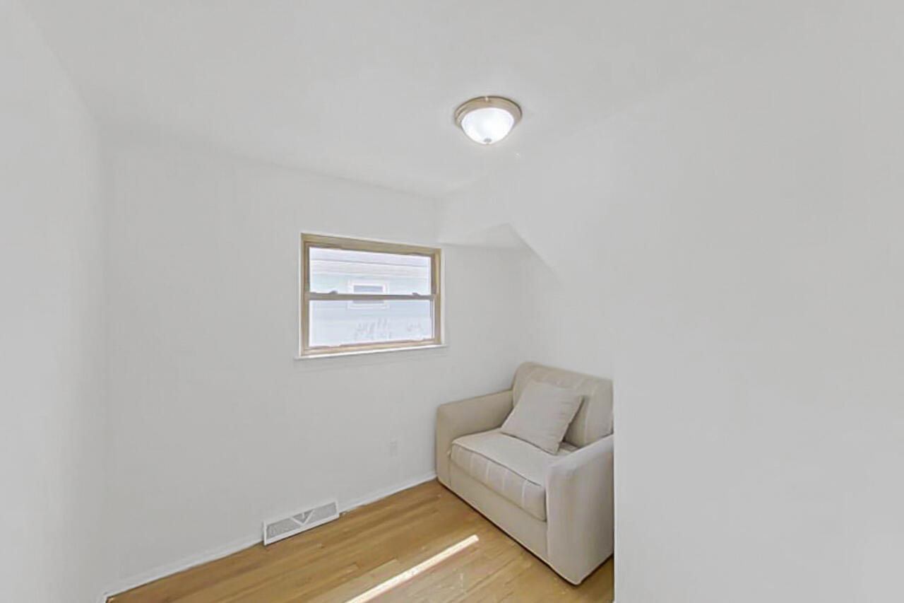 4911 Detroit Street, Dearborn Heights, MI, 48125-3219