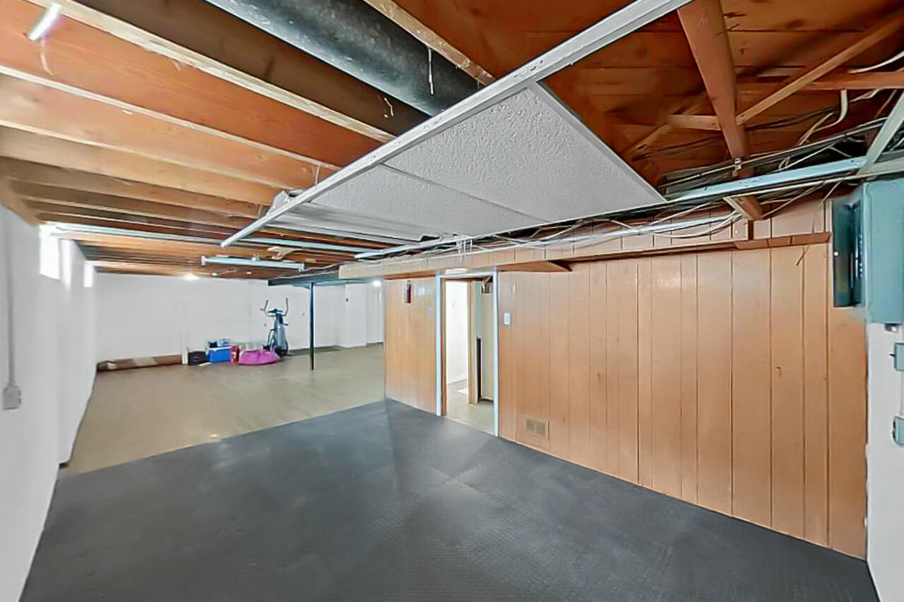 4911 Detroit Street, Dearborn Heights, MI, 48125-3219