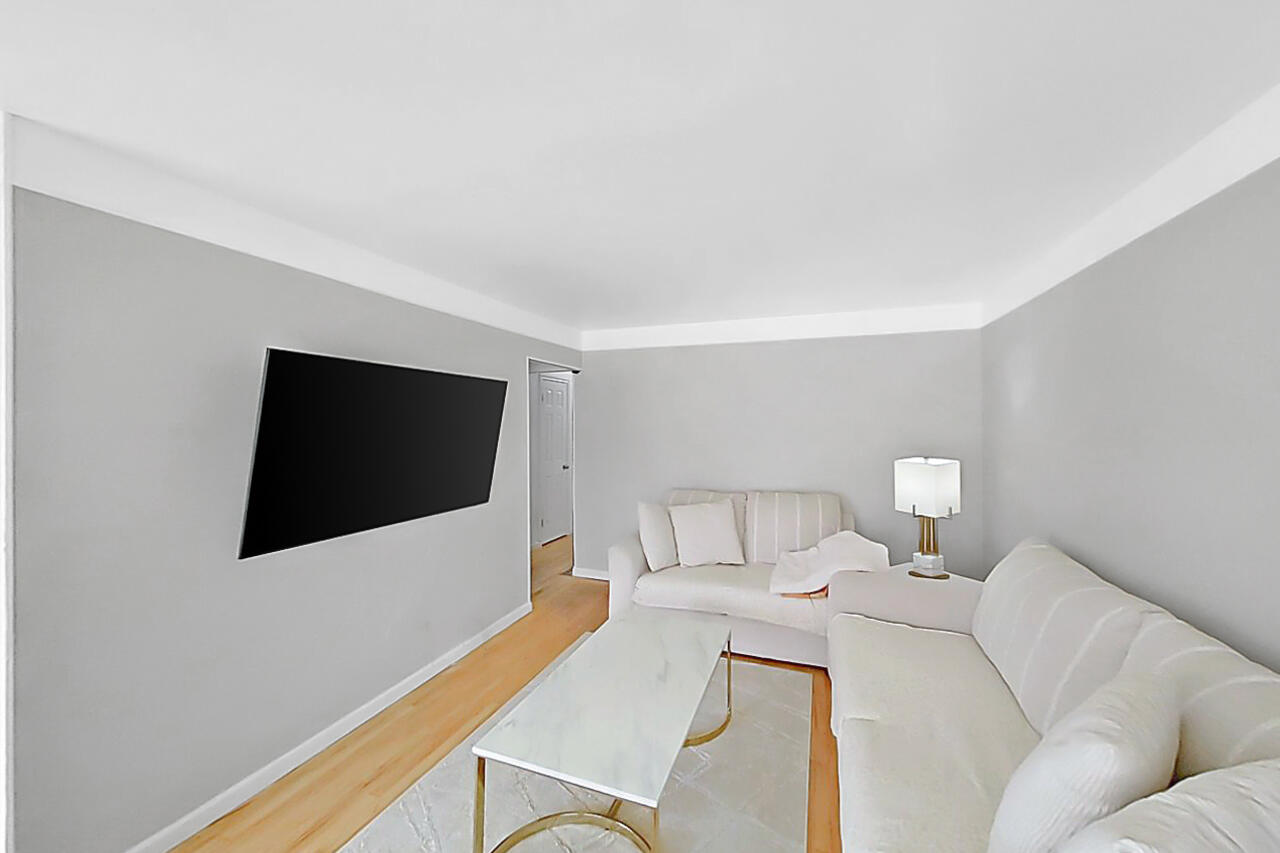 4911 Detroit Street, Dearborn Heights, MI, 48125-3219