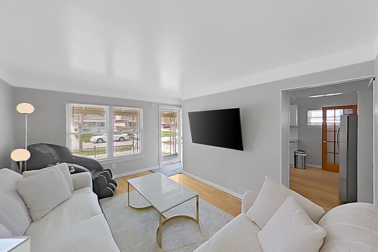 4911 Detroit Street, Dearborn Heights, MI, 48125-3219