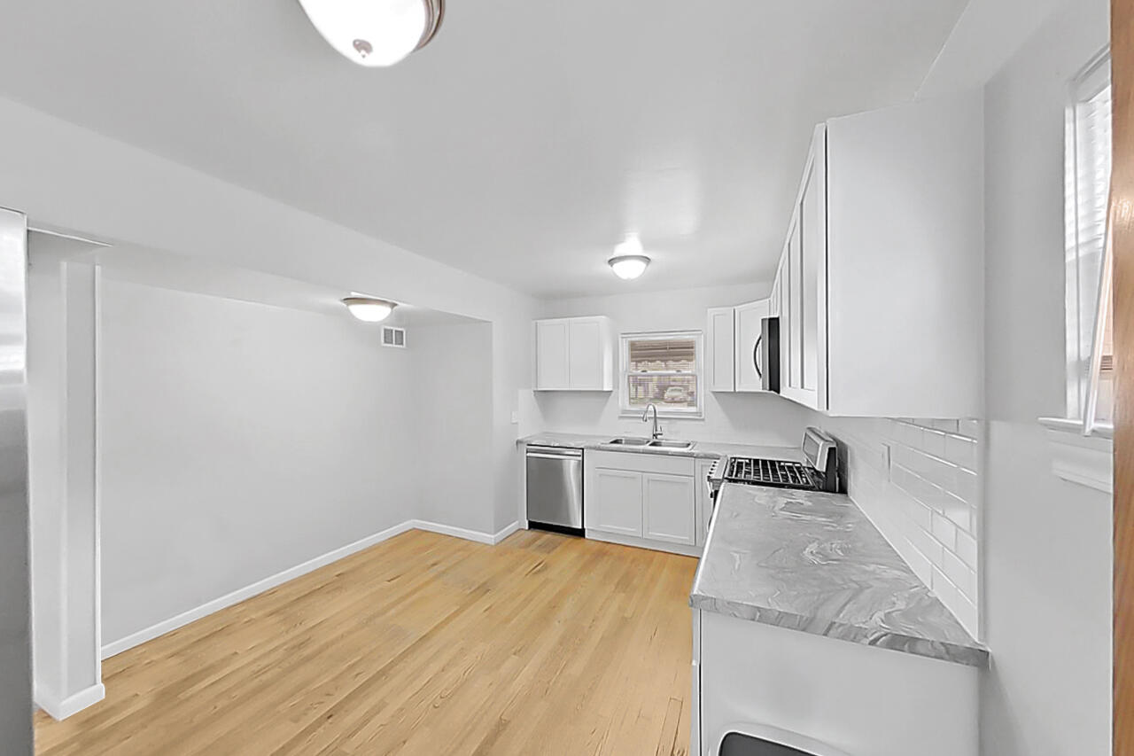 4911 Detroit Street, Dearborn Heights, MI, 48125-3219