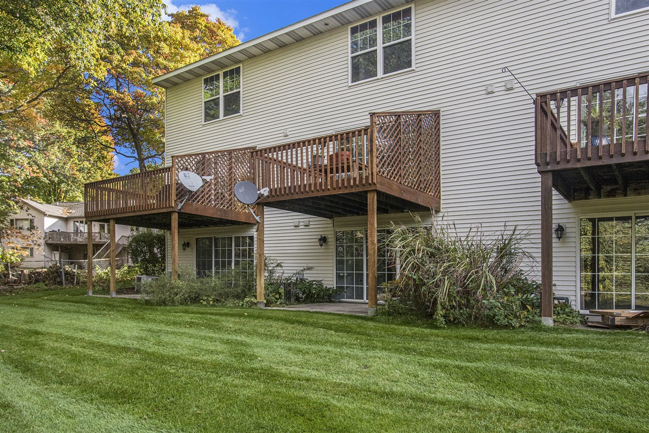 86 Sun Ridge Drive, Holland, MI, 49424-6673
