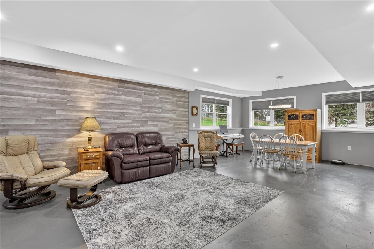 6310 N 32nd Street, Richland, MI, 49083-9425