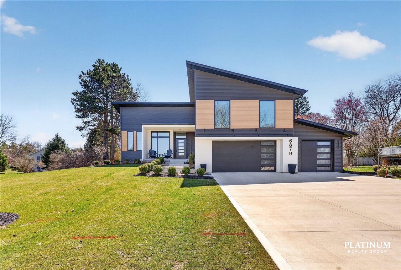 6879 Vista De Oro Drive, Rockford, MI, 49341-9469