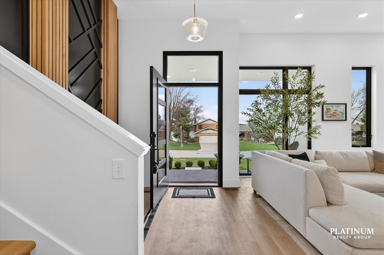 6879 Vista De Oro Drive, Rockford, MI, 49341-9469