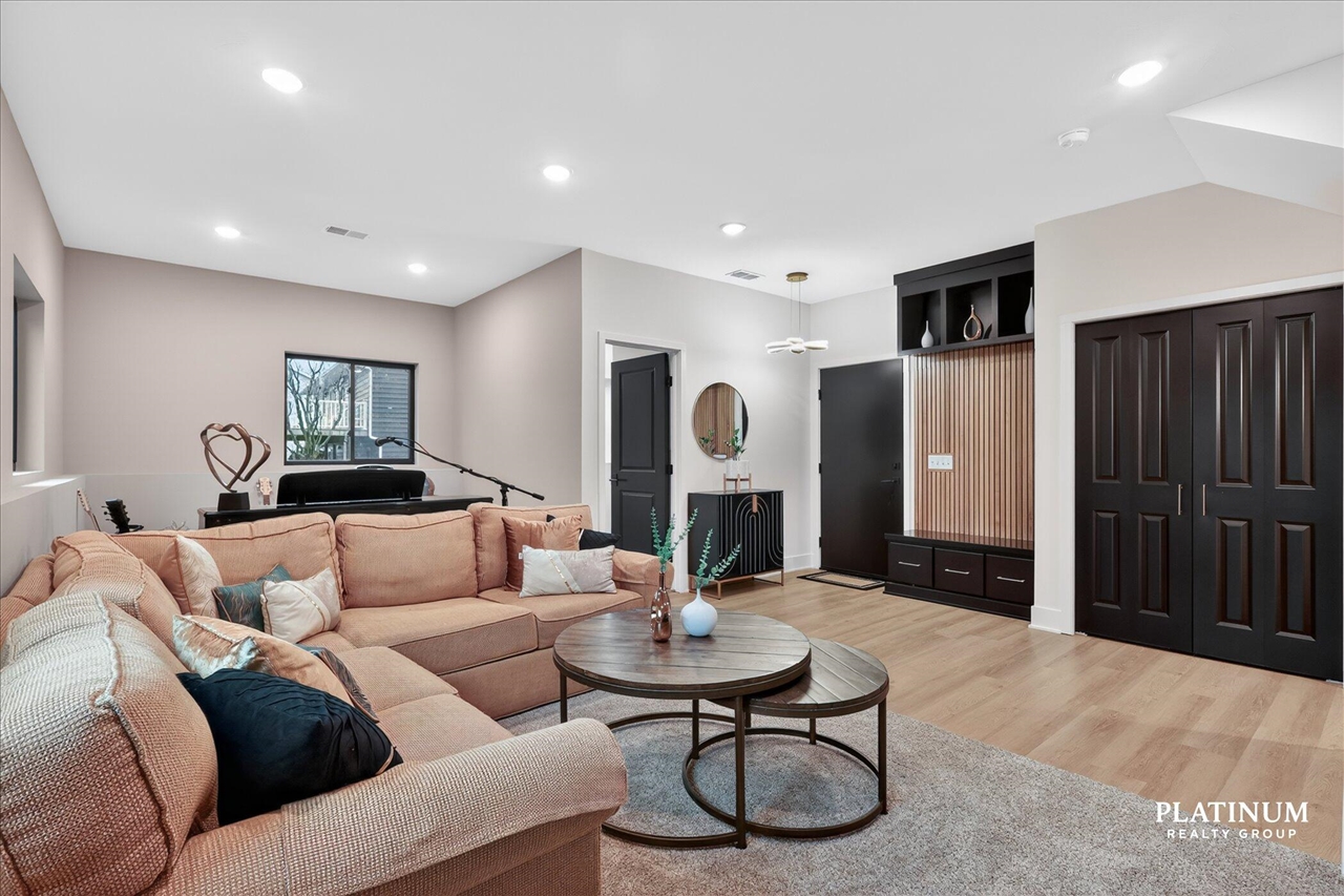 6879 Vista De Oro Drive, Rockford, MI, 49341-9469